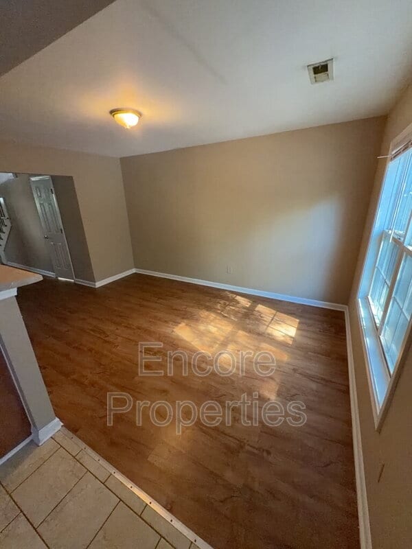 Photo - 2004 Hart St