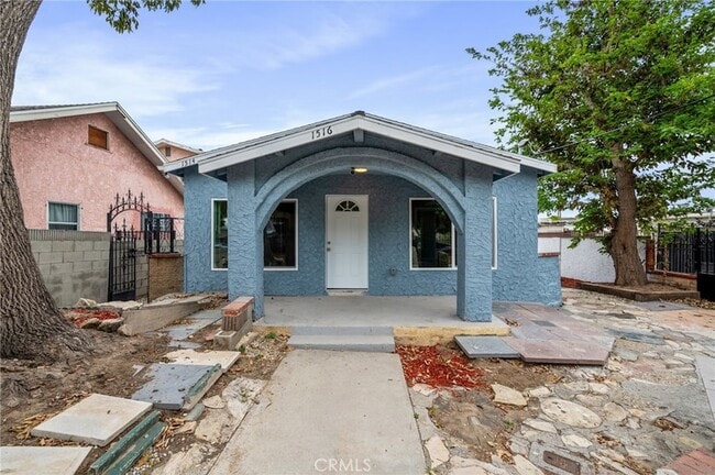 Building Photo - 1516 E Young St