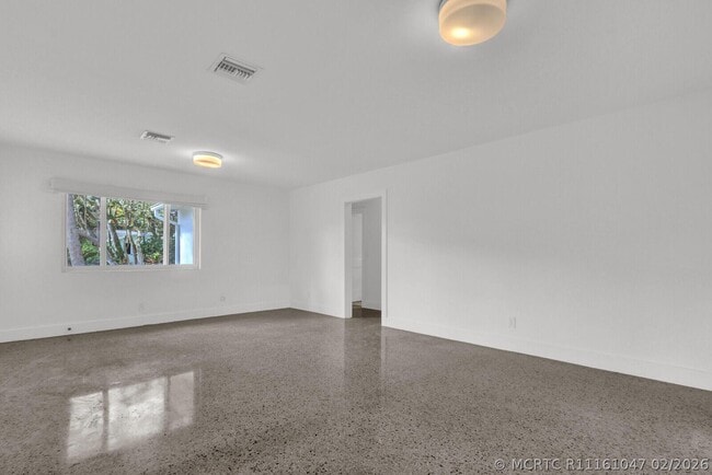 Photo - 601 Paulina Rd