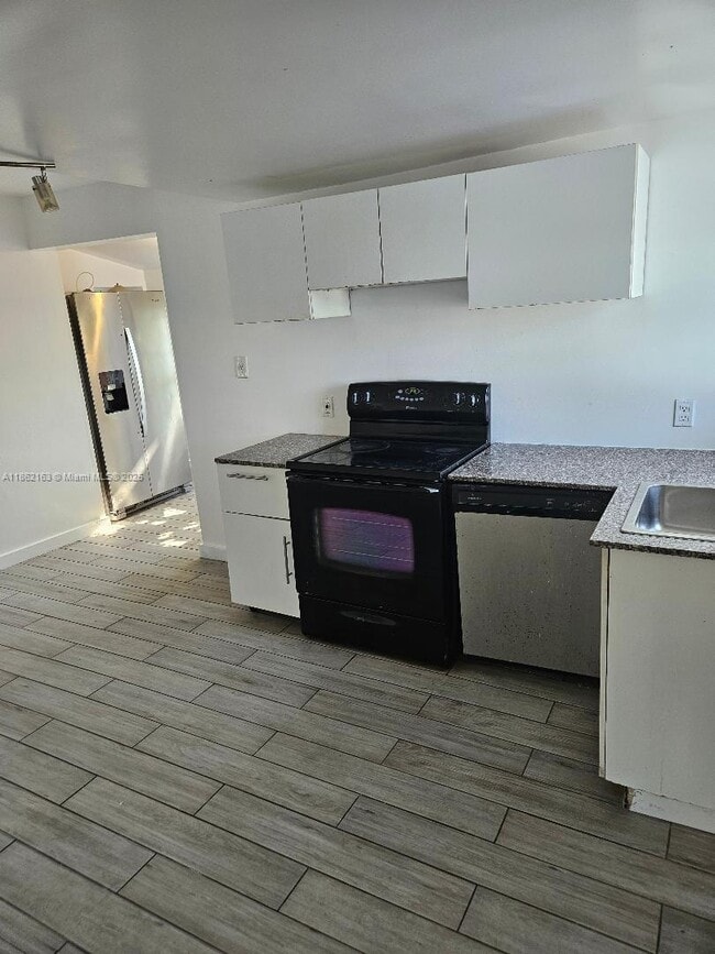 Building Photo - 1035 NW 5th St Unit 3 Rental