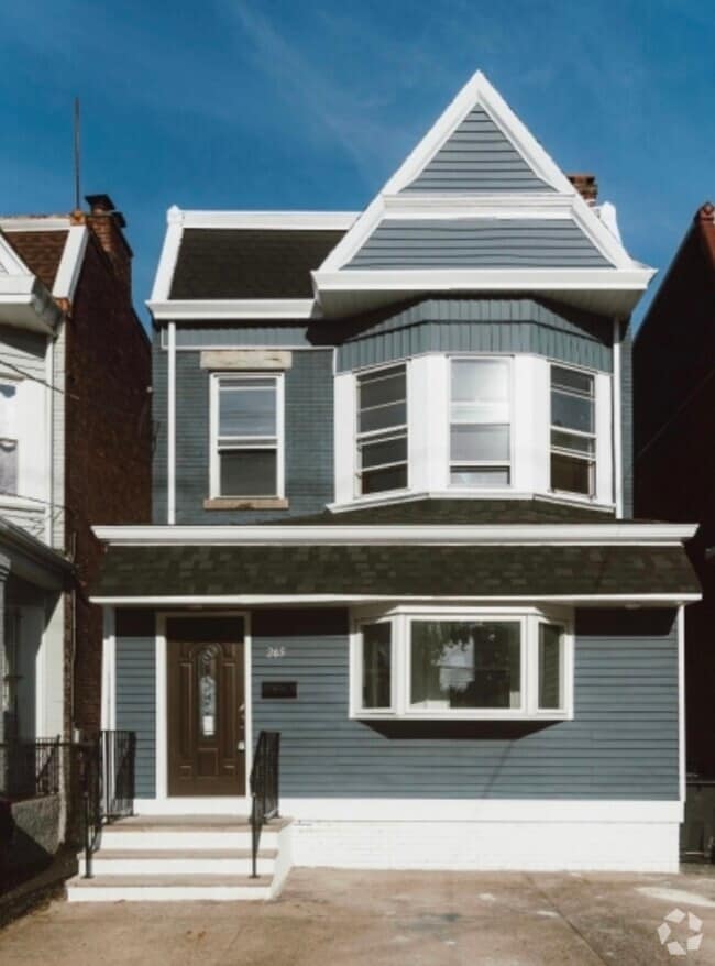 Building Photo - 265 N 7th St Unit Spacious and modern Rental