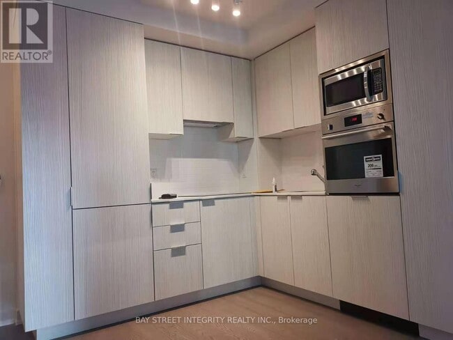 Photo - 11 Wellesley St W Unité 610