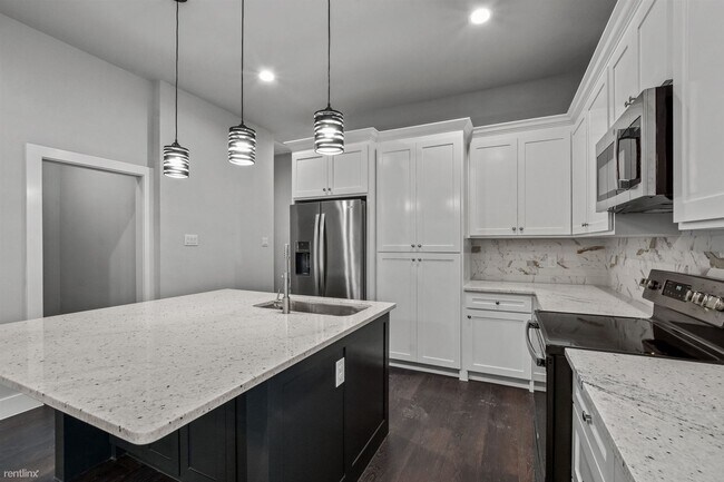 Photo - 4 br, 4 bath Duplex - 204 North Getzendane...