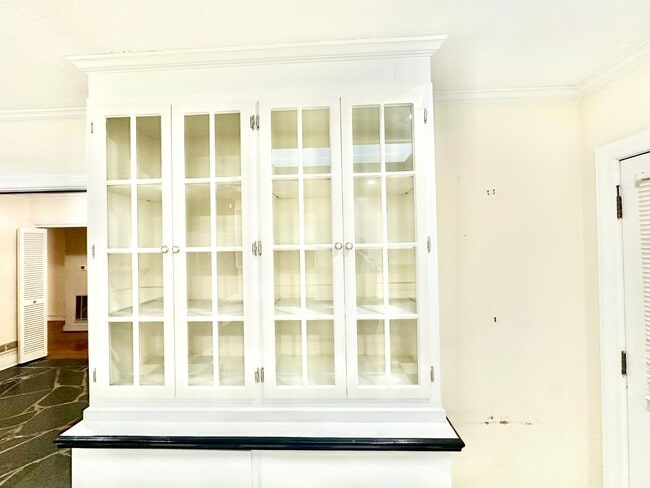 Photo - 952 Hawthorne Ln