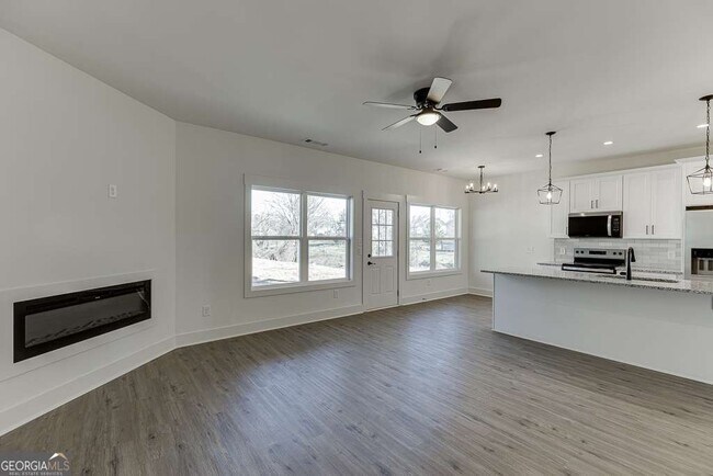 Photo - 569 Clayton St