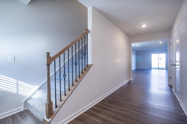 Photo - 424 Assata Ln