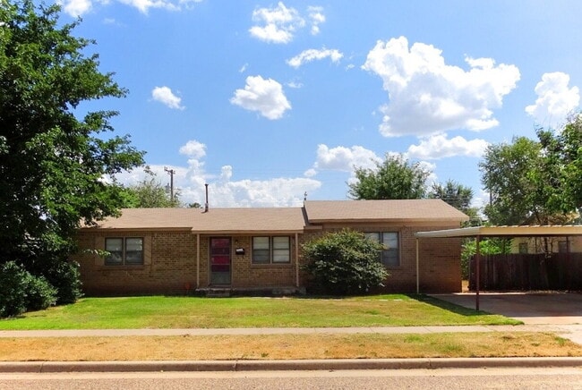 Building Photo - Home With 2 Living Areas Located Near School & W. Loop 289 / Marsha Sharp Fwy Access!