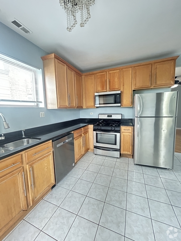 Building Photo - 7646 S Phillips Ave Rental