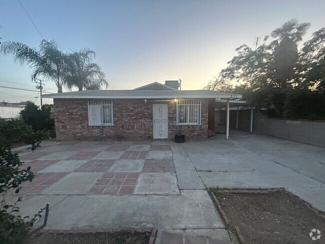 Building Photo - Spacious 3 bed/1 bath coming soon in McFar... Rental