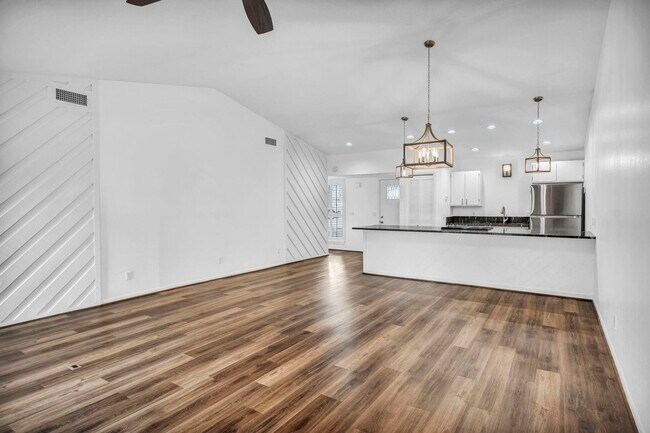 Photo - 100 Bay Point Dr