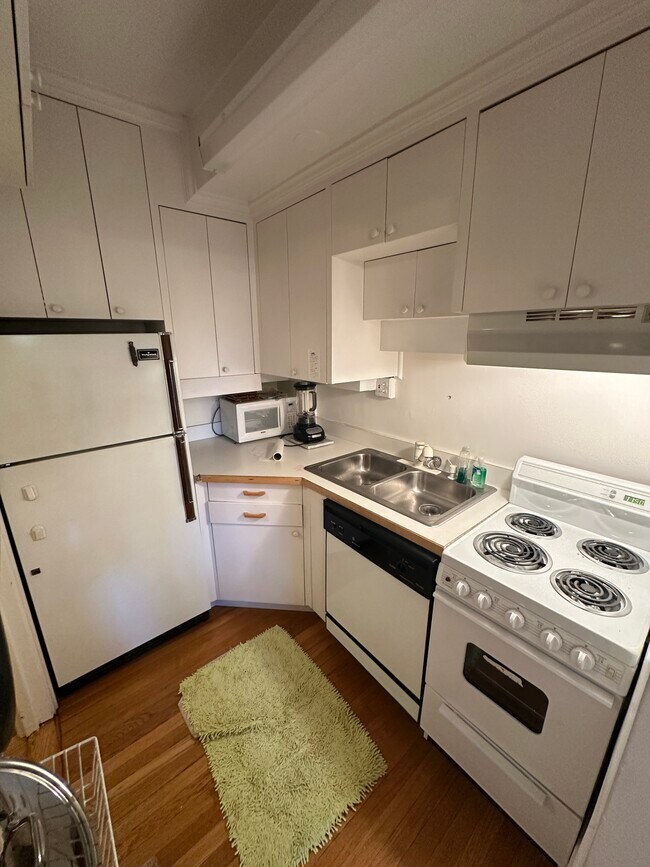 Building Photo - 988 Memorial Dr Unit 283 Rental