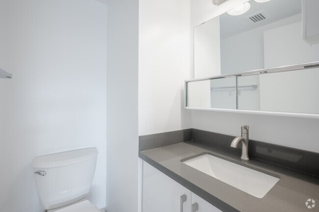 2 chambres, 2 salles de bain - 84 m² - Salle de bain principale - 125 Neptune