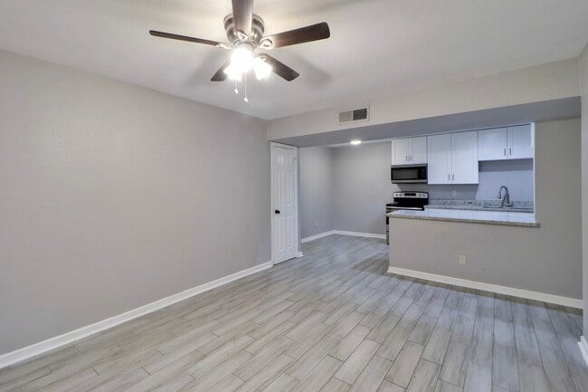 Photo - 5929 Queensloch Dr Unit 235