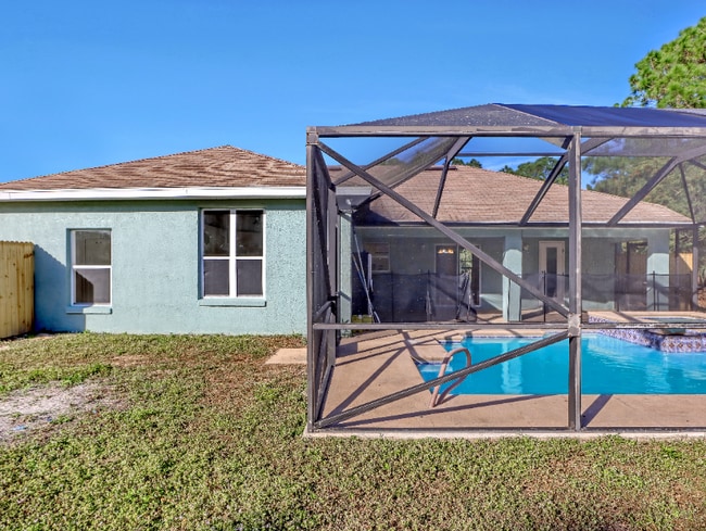 Photo - 1826 Viburnum Rd NW