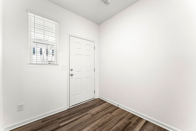 Photo - 1520 Vernon Blvd