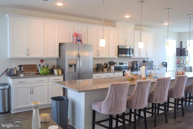 Photo - 6947 Stoddert Ln