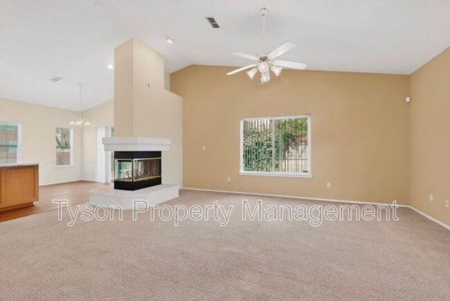 Photo - 7411 Peregrine Rd NE