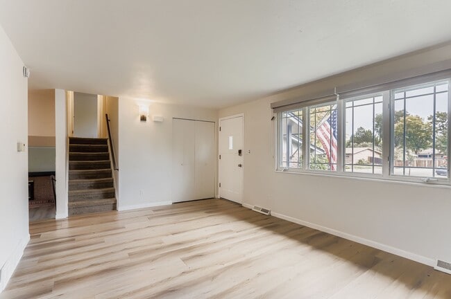 Photo - 577 Hilltop St