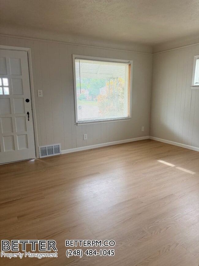 Photo - 21703 Cushing Ave