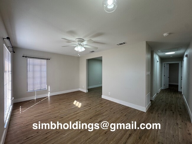 Photo - 206 La Salle Dr