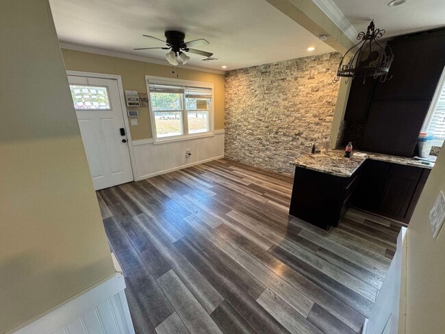 Photo - 28 Sheridan Dr