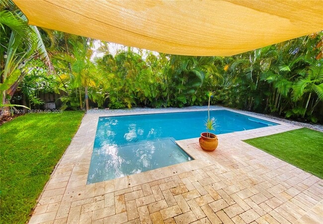 Building Photo - 8959 Dickens Ave