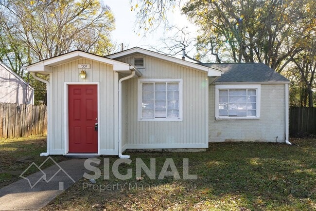 Photo - 1337 Woodward Rd