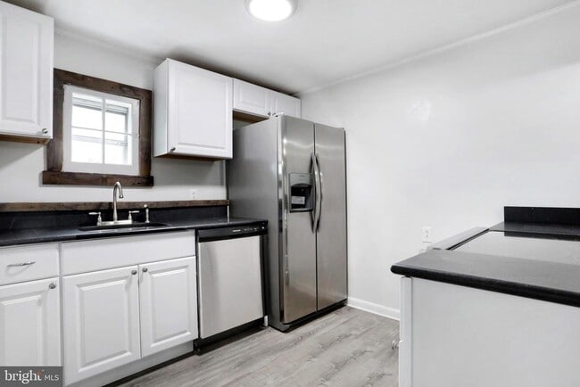 Photo - 205 S Princess St Unit 200