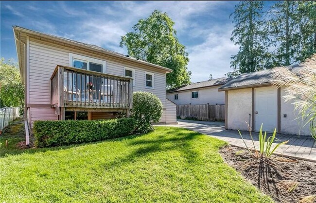 Photo - Basement-74 Peel St Barrie Ontario L4M 3L4