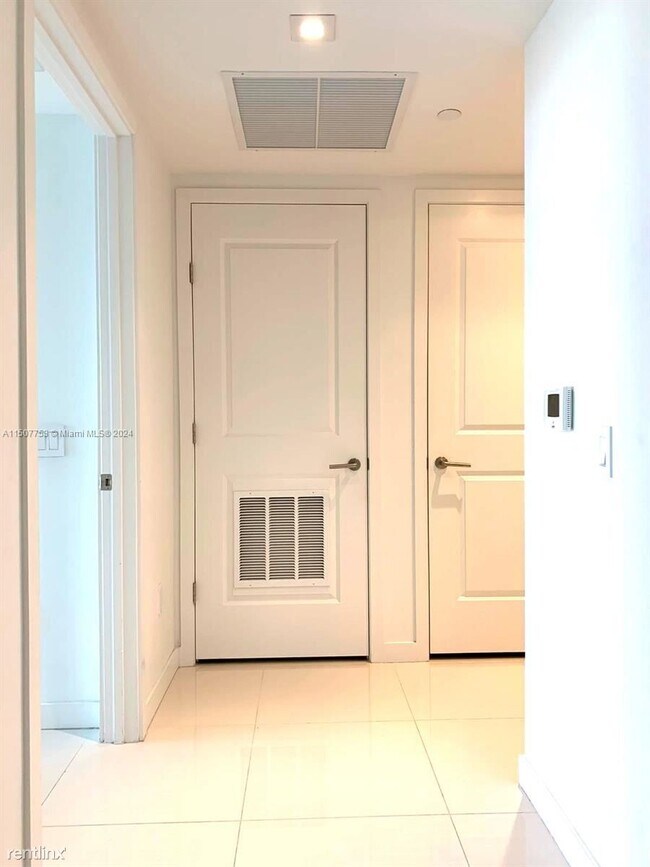 Photo - 1 br, 1.5 bath Condo - 1600 NE 1st Ave Apt... Unidad Apt 3101