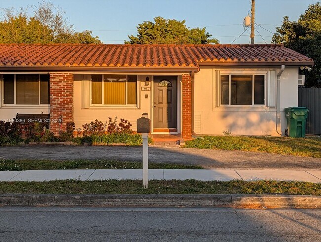 Building Photo - 1037 SW 76th Ave Unit 1037