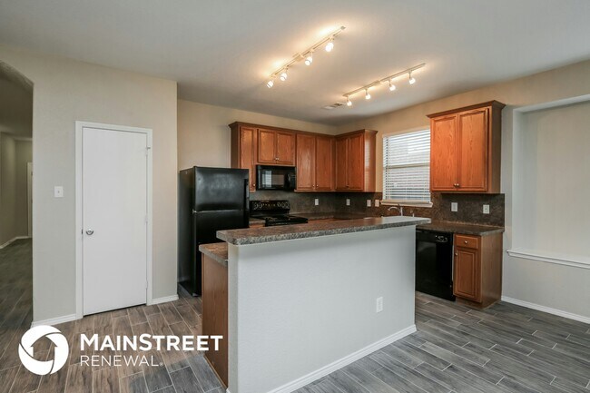 Photo - 533 Crown Oaks Dr