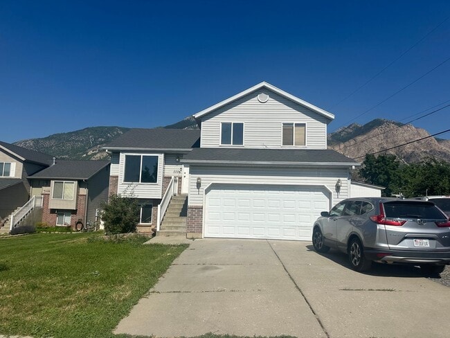 Building Photo - Great Tri-level home mountian views