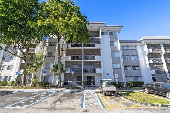Building Photo - 711 N Pine Island Rd Unit 406 Rental