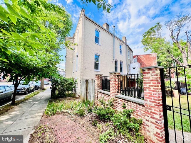 Building Photo - 1355 Maryland Ave NE Rental