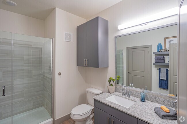 1BR, 1BA - 780SF
