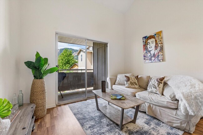 935 Broadway Unit 211