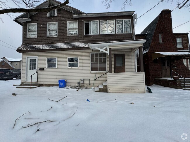 Building Photo - Water Street Duplex Unit First Floor Rental