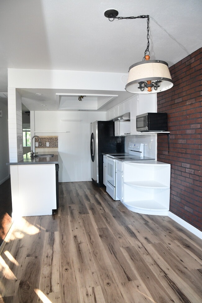 Photo - 925 Willow Tree Dr