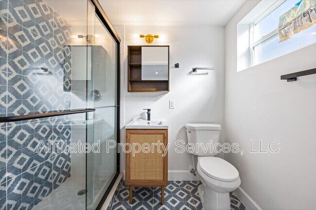 Photo - 3012 Broadway