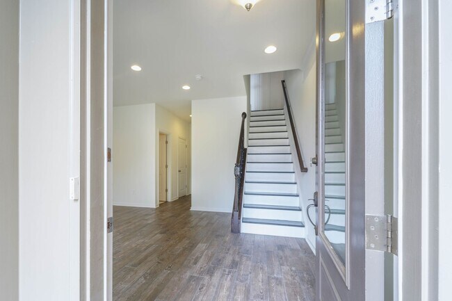 Photo - 3 bedroom 3 bath townhouse in Brambleton