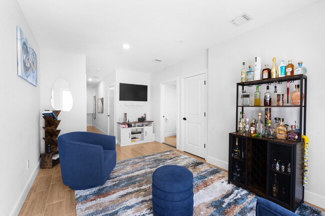 Movie in special, first 1/2 month rent is FREE! Charming 2-Bedroom Condo with 2 Full & 2 Half Bat...