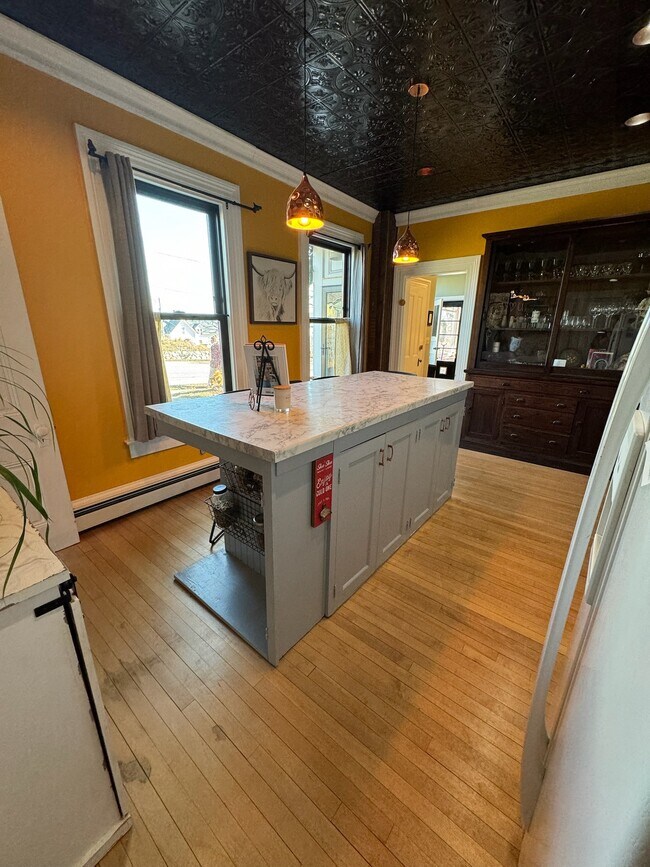 Photo - 204 Cherry St W