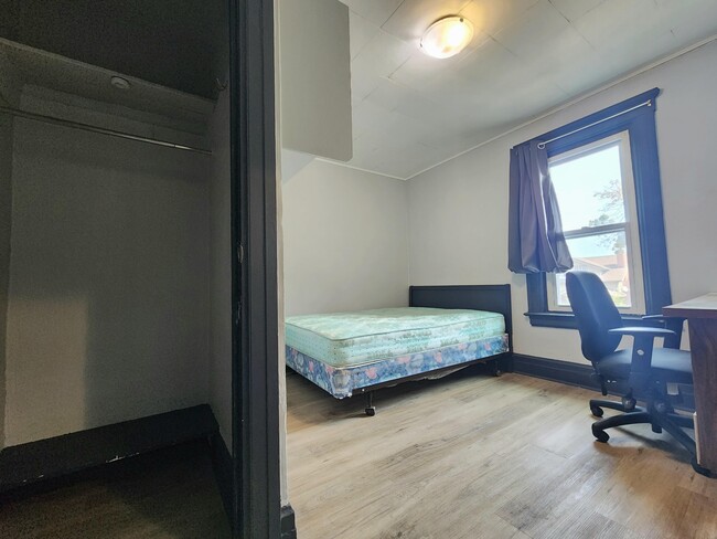 Building Photo - 329 Randolph Ave Unit Room 2-1
