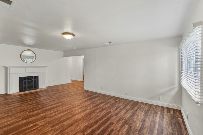 Photo - 2148 Irvin Wy