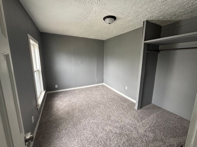 Photo - 621 1/2 East Adams Street, Right side