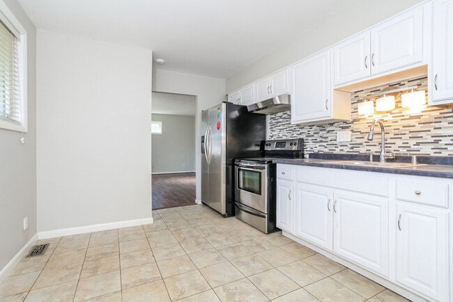 Photo - 800 Kenmar Dr