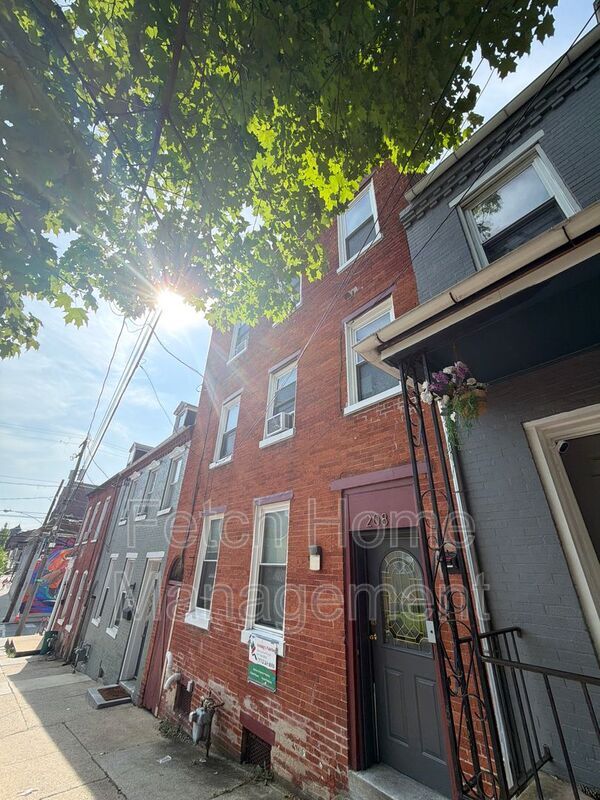 Building Photo - 208 W Vine St