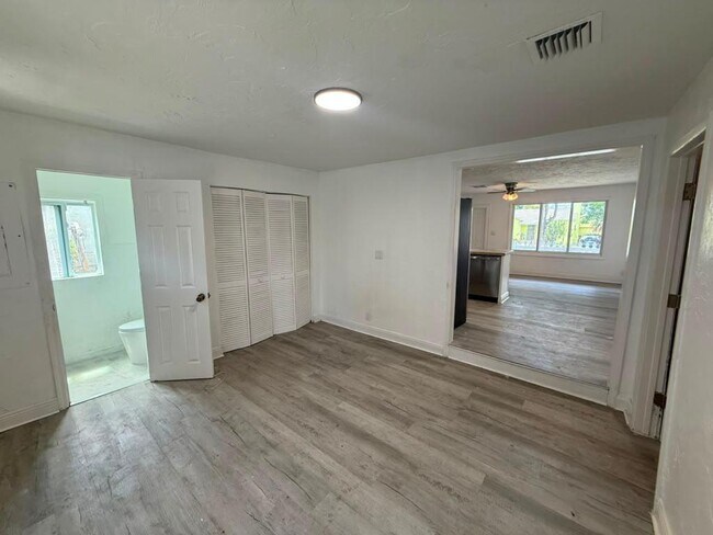 Photo - 933 30th Ct