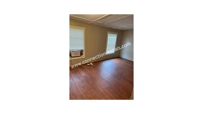 Photo - 2 Bed  1 Bath Duplex